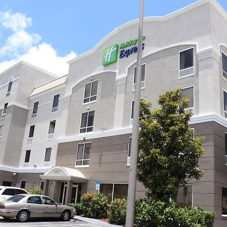 Holiday Inn Express Hotel & Suites Clearwater Us 19 North By Ihg Eksteriør billede