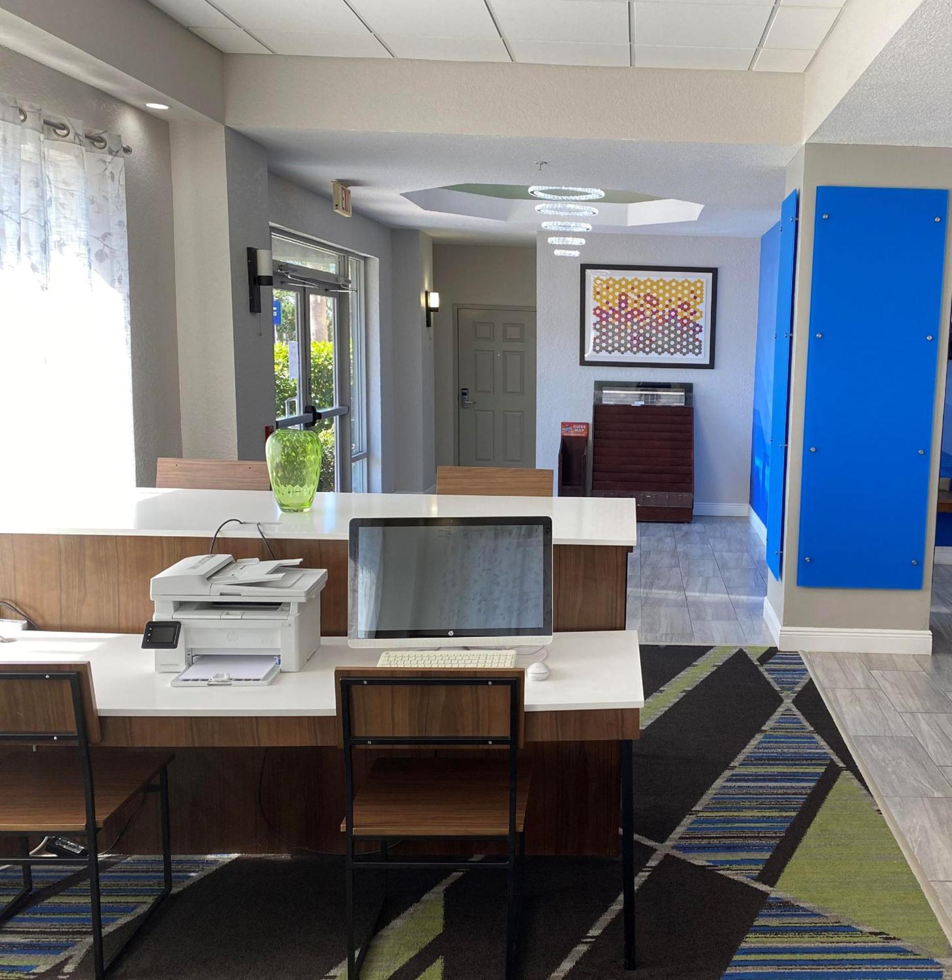 Holiday Inn Express Hotel & Suites Clearwater Us 19 North By Ihg Eksteriør billede