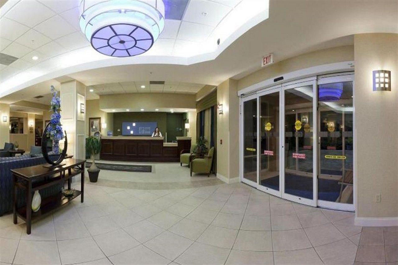 Holiday Inn Express Hotel & Suites Clearwater Us 19 North By Ihg Eksteriør billede
