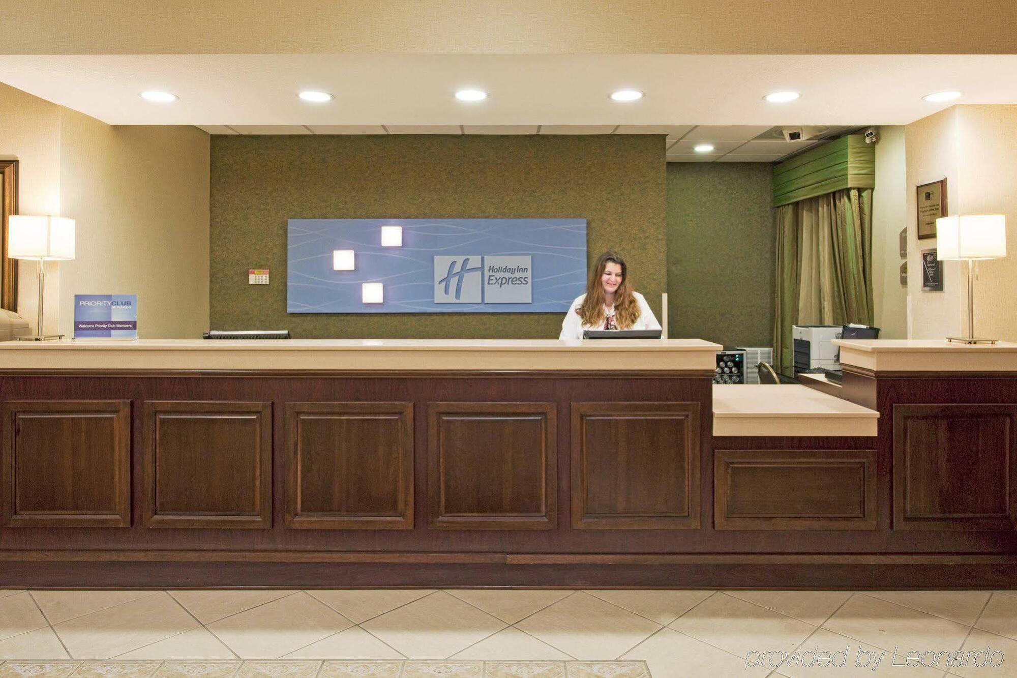 Holiday Inn Express Hotel & Suites Clearwater Us 19 North By Ihg Eksteriør billede